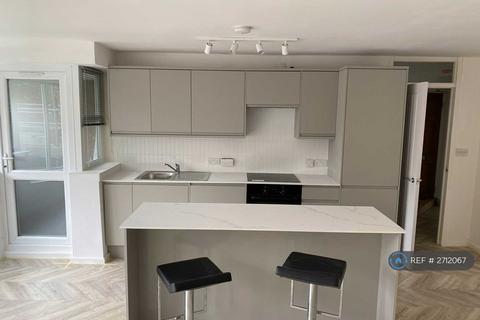 2 bedroom flat to rent, Shaw Lane, Leeds, LS6