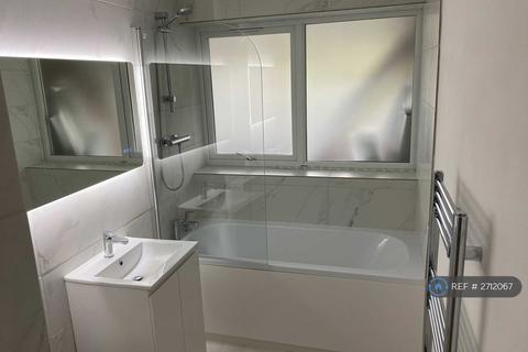 2 bedroom flat to rent, Shaw Lane, Leeds, LS6