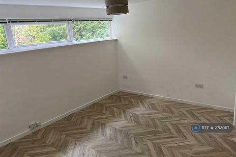 2 bedroom flat to rent, Shaw Lane, Leeds, LS6