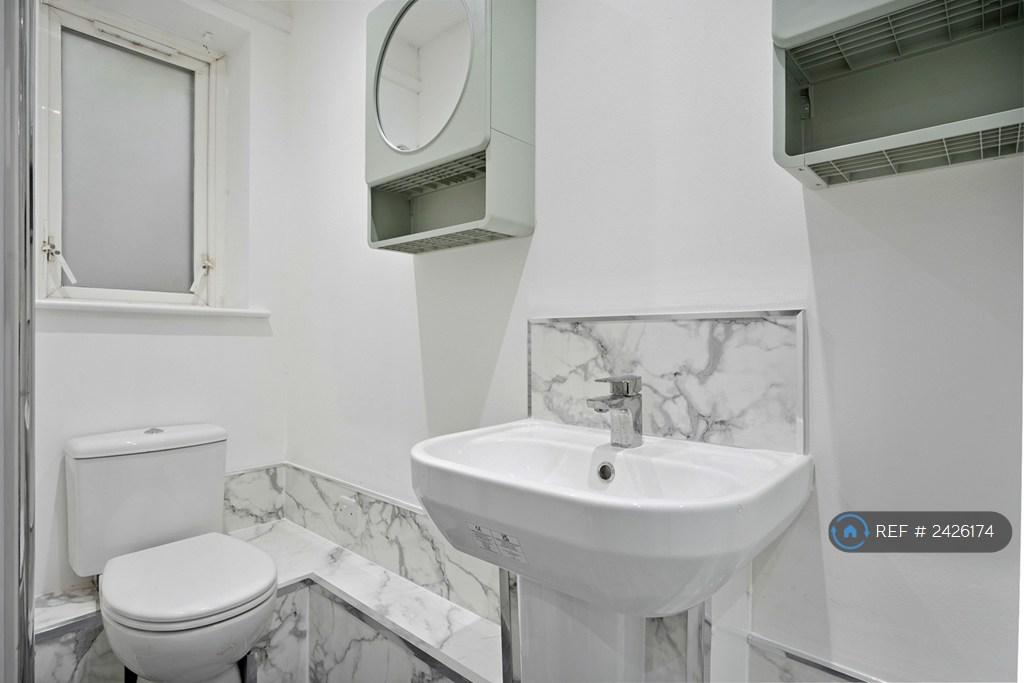 Rooms 1 & 2 Bathroom (Downstairs)