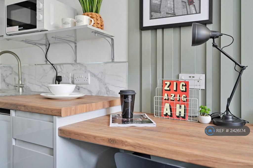 Room 4 Desk & Kitchenette