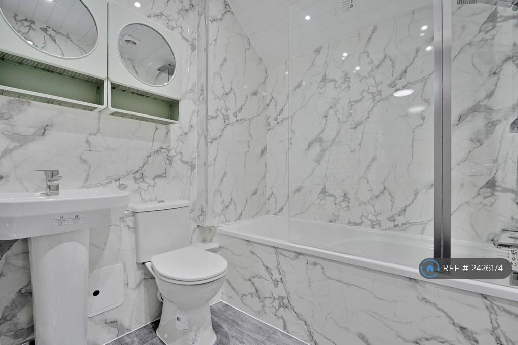 Rooms 3 & 4 Bathroom (With Bath Tub)
