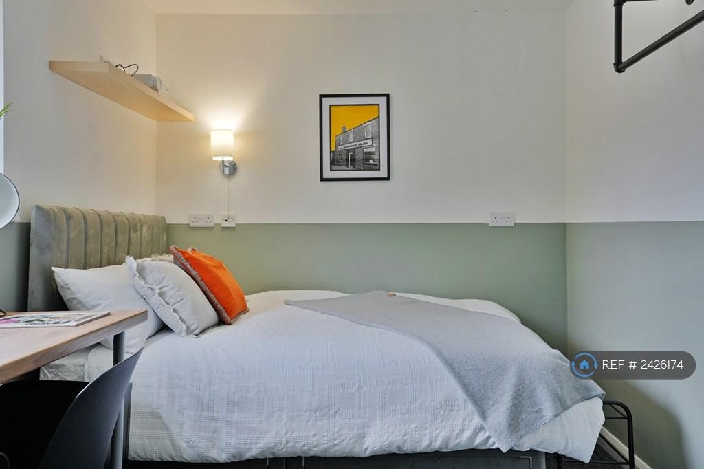 Room 5 Bedroom