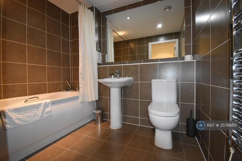 Main Bathroom With Shower