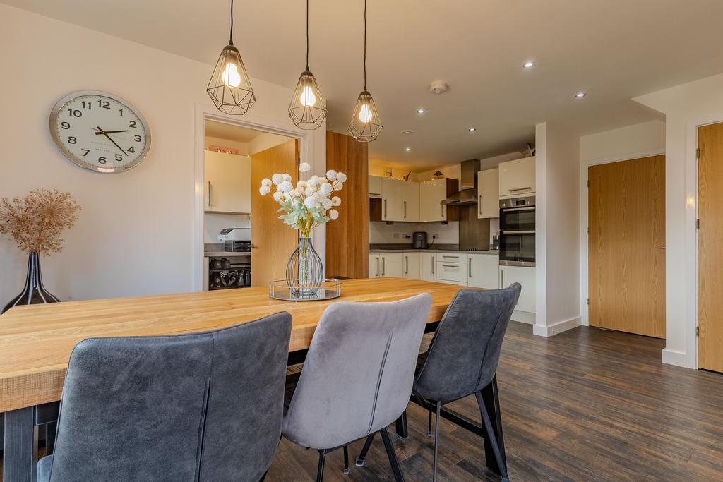 Kitchen Dining Family (2)