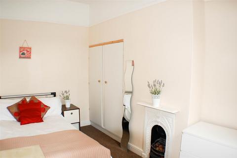 undefined, Cromer Street