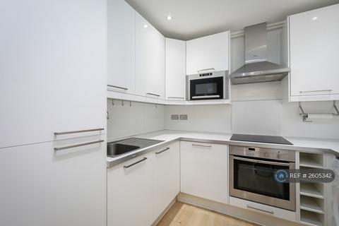 1 bedroom flat to rent, Trentham Court, London, W3