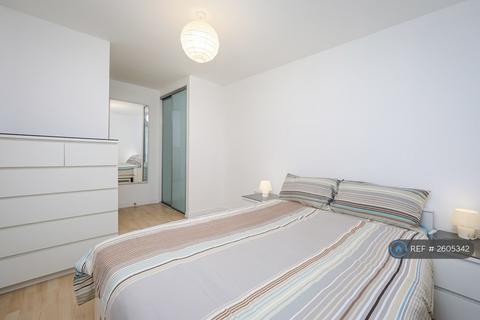 1 bedroom flat to rent, Trentham Court, London, W3