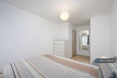 1 bedroom flat to rent, Trentham Court, London, W3