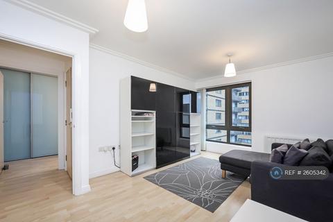 1 bedroom flat to rent, Trentham Court, London, W3