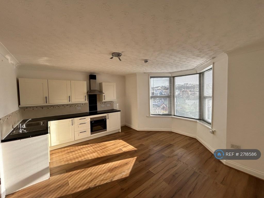 Lounge Kitchen