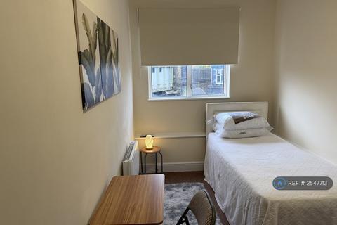 1 bedroom in a flat share to rent, Golders Green Road, London, NW11