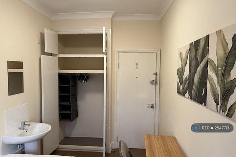 1 bedroom in a flat share to rent, Golders Green Road, London, NW11