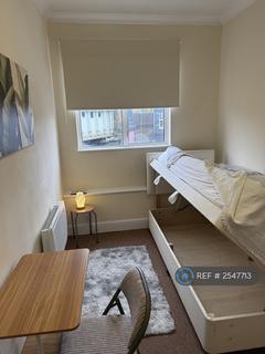 1 bedroom in a flat share to rent, Golders Green Road, London, NW11