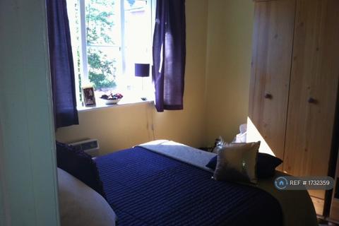 1 bedroom flat to rent, Ridley Close, Barking, IG11