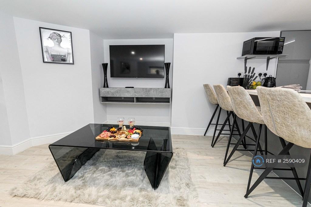 Lounge/Kitchen