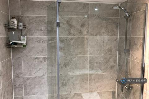 2 bedroom flat to rent, Royal Tower Lodge, London, E1