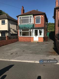 3 bedroom detached house to rent, Carrholm Mount, Leeds, LS7