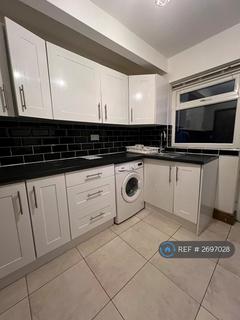 3 bedroom detached house to rent, Carrholm Mount, Leeds, LS7