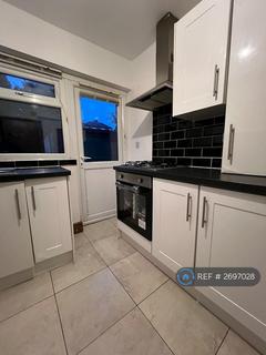 3 bedroom detached house to rent, Carrholm Mount, Leeds, LS7