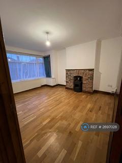 3 bedroom detached house to rent, Carrholm Mount, Leeds, LS7