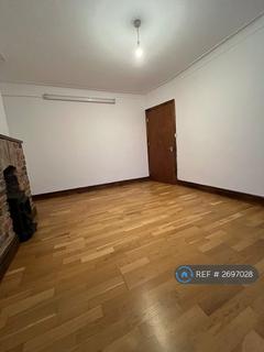 3 bedroom detached house to rent, Carrholm Mount, Leeds, LS7