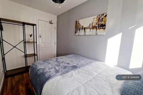1 bedroom in a house share to rent, Charnley Mews, Whitefield, Manchester, M45