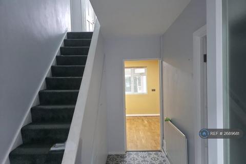 6 bedroom semi-detached house to rent, Cromwell Drive, Slough, SL1