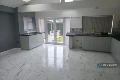 6 bedroom semi-detached house to rent, Cromwell Drive, Slough, SL1
