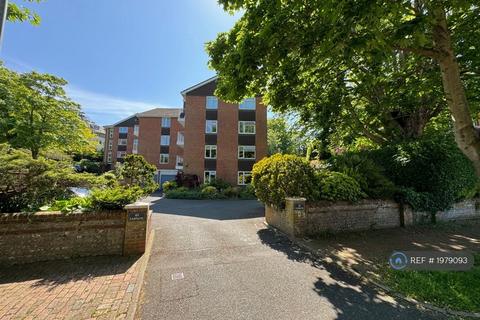 2 bedroom flat to rent, Leahurst, Eastbourne, BN20