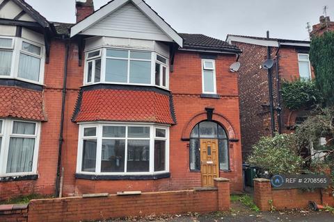 3 bedroom semi-detached house to rent, Wilton Avenue, Prestwich, Manchester, M25