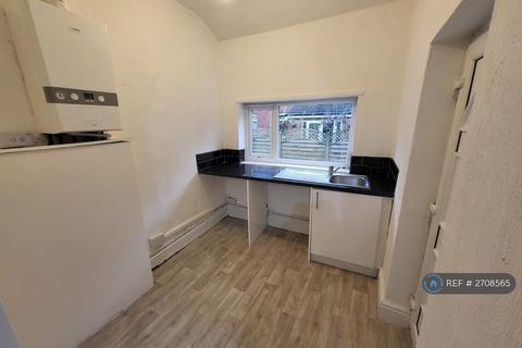 3 bedroom semi-detached house to rent, Wilton Avenue, Prestwich, Manchester, M25