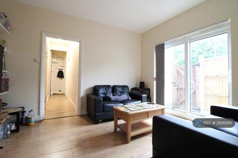 2 bedroom flat to rent, Smallwood Road, London, SW17