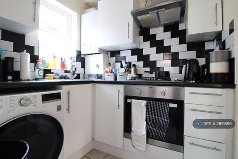2 bedroom flat to rent, Smallwood Road, London, SW17