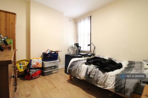 2 bedroom flat to rent, Smallwood Road, London, SW17