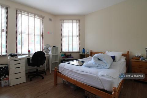 2 bedroom flat to rent, Smallwood Road, London, SW17