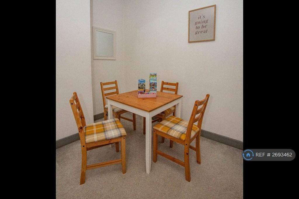 Dining / Lounge