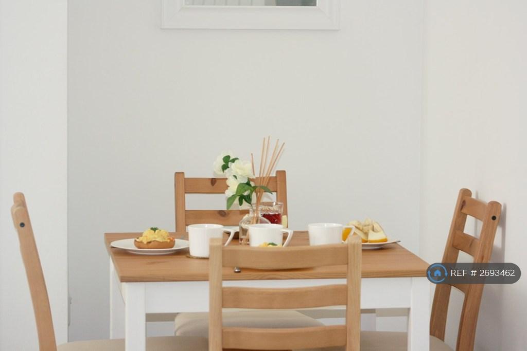 Table Seating For 4