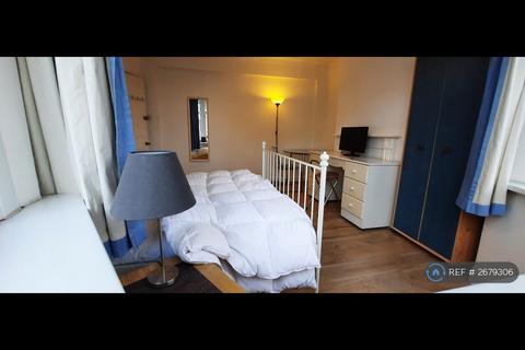 undefined, The Ridgeway, London, NW9