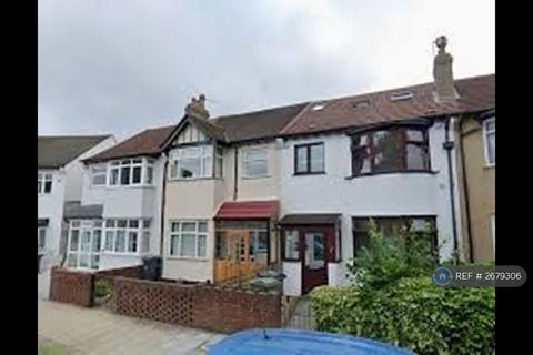 Studio to rent, The Ridgeway, London, NW9