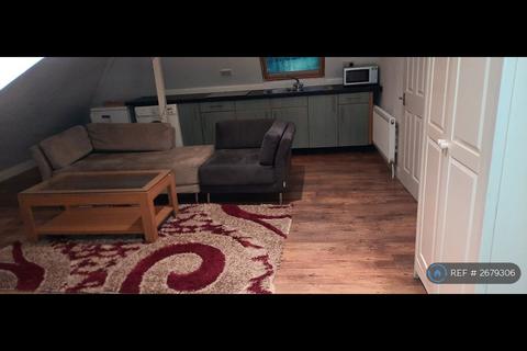 Studio to rent, The Ridgeway, London, NW9