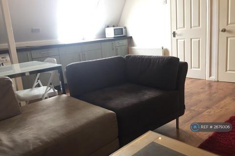 Studio to rent, The Ridgeway, London, NW9