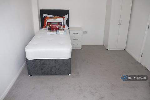 1 bedroom in a house share to rent, Cromwell Lane, Birmingham, B31