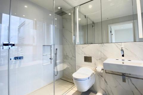 2 bedroom apartment to rent, South Quay Plaza, London, E14