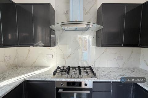 6 bedroom terraced house to rent, Sixth Avenue, London, E12