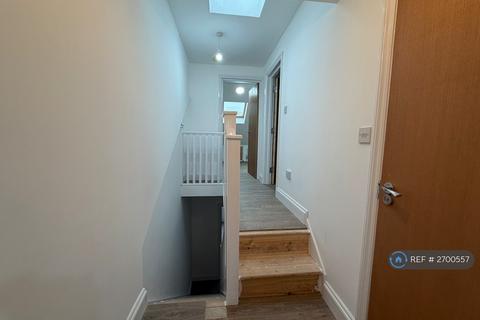 6 bedroom terraced house to rent, Sixth Avenue, London, E12