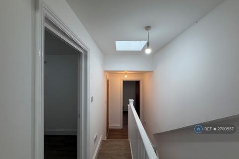 6 bedroom terraced house to rent, Sixth Avenue, London, E12