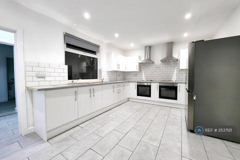 6 bedroom semi-detached house to rent, Middlesbrough, Middlesbrough, TS1