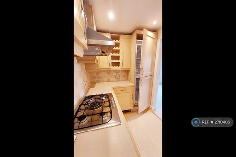 1 bedroom flat to rent, Reading Road, Sherfield-On-Loddon, Hook, RG27
