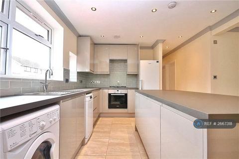 1 bedroom in a house share to rent, Albain Crescent, Ashford, TW15